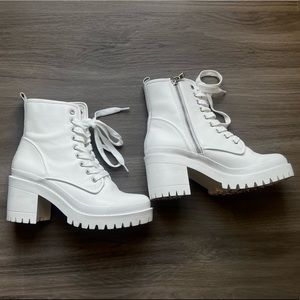 Steve Madden White Leather Combat Boots (Size 9)